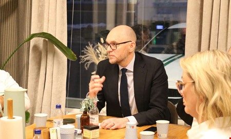 Minister p� bes�k i Kungsbacka