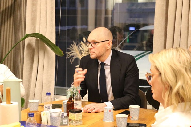 Minister p� bes�k i Kungsbacka