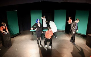 Maskin och m�nniska delar rampljus i ny f�rest�llning