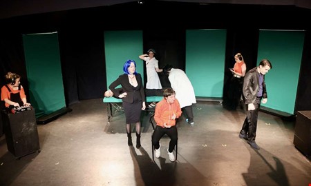 Maskin och m�nniska delar rampljus i ny f�rest�llning