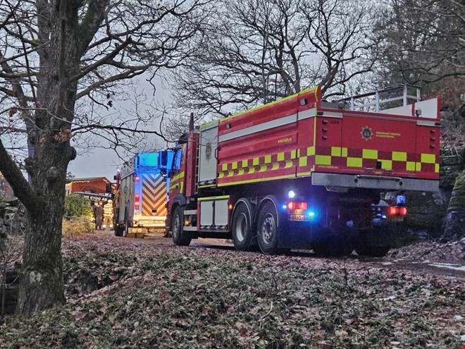 Person p�k�rd av bil � f�rd till sjukhus 