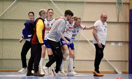 Kantspelaren tvingades l�mna med befarad korsbandsskada