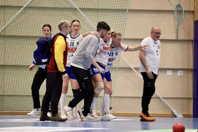 Kantspelaren tvingades l�mna med befarad korsbandsskada