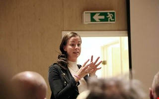 Skyttedrottning prisas av kungen