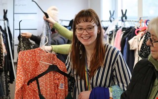 Second hand-shopping lockade m�nga till �sa