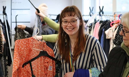 Second hand-shopping lockade m�nga till �sa