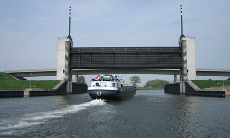 Vall f�r en miljard kronor ska stoppa �versv�mningar