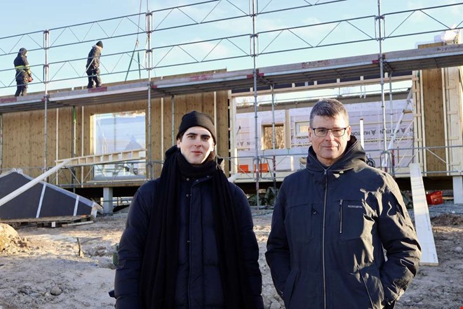 Arkitekten Jonas har ritat sitt f�rsta hus � �t pappa i Onsala