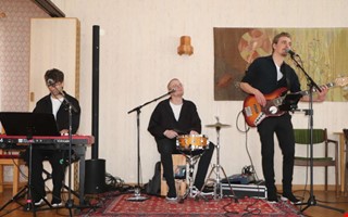 Musikunderh�llning fyllde m�tesplats i G�llinge