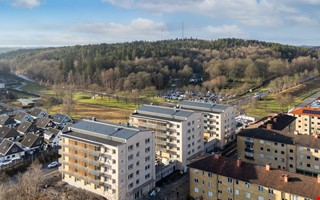 Ett �r efter s�ljstart: N�stan h�lften st�r tomma 