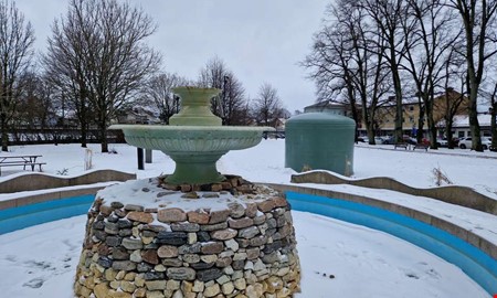 Reparation av font�nen skjuts upp ett �r