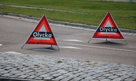 Bil fastnade i r�cke � fick b�rgas