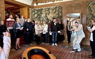 Kultfilmen med Galenskaparna hyllades p� Tjol�holm 