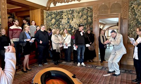 Kultfilmen med Galenskaparna hyllades p� Tjol�holm 