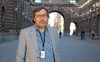 Debatt: Ton�rsutvisningarna m�ste stoppas nu 