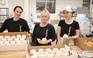 H�r bakas tusentals semlor: �Det �r bara att k�ra p�