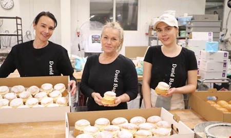 H�r bakas tusentals semlor: �Det �r bara att k�ra p�