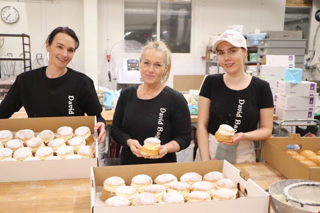 H�r bakas tusentals semlor: �Det �r bara att k�ra p�