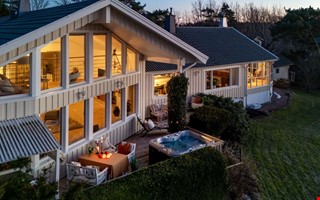 Villa med panoramavy �ver havet lockade