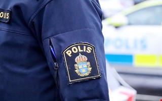 Tv� bilar i krock � en beh�vde b�rgas