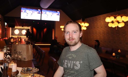 Entusiaster kollade in OS-hockey tillsammans 