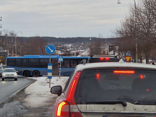 Buss blockerade infarten till centrum