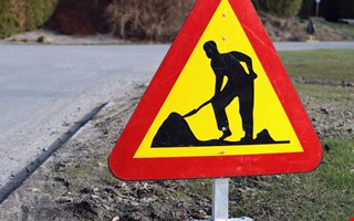 L�ngre restid n�r arbete g�rs p� v�ltrafikerade v�gen