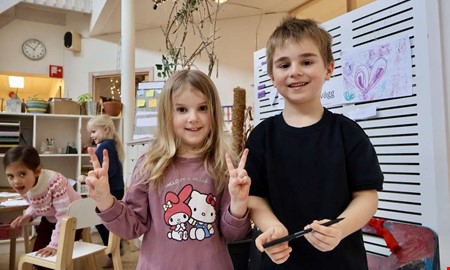 F�rskolebarnen vill sprida gl�dje � g�r positiva skyltar