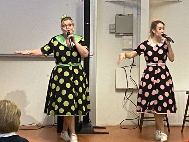 Glad musik med Glada D�ngor