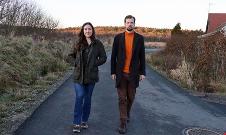 Tv och god mat f�r Helena och Axel att sl�ppa politiken