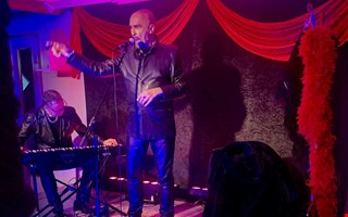 F�rsta f�rest�llningen hos Vingen