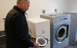 Pilotprojekt i tv�ttstugan sparar vatten och f�ngar mikroplast