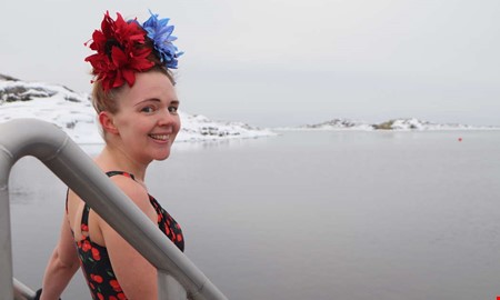 Vinterbad lindrar Mikaelas sm�rta: 