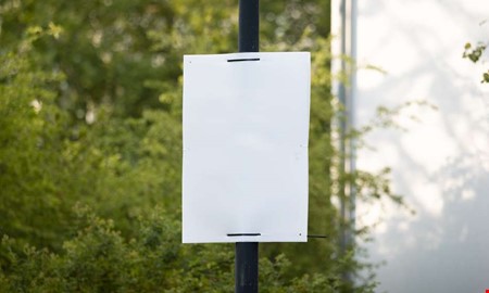 Nytt grepp � valkampanj till�ts p� lyktstolpar