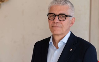 Debatt: Demokratin beh�ver fler kvinnors r�ster � inte f�rre 