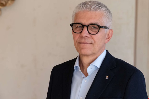 Debatt: Demokratin beh�ver fler kvinnors r�ster � inte f�rre 