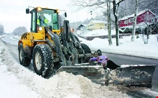 Debatt: Varf�r l�mna en sn�vall framf�r infarter? 