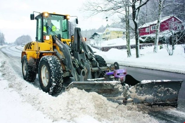 Debatt: Varför lämna en snövall framför infarter? Debatt: Varför lämna en snövall framför infarter?