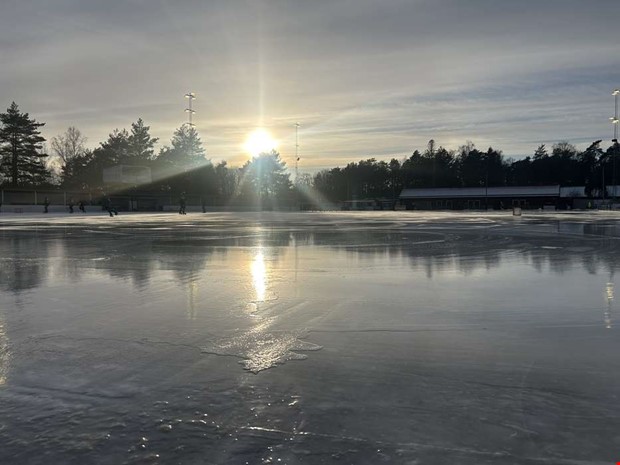 Efter ishaveriet � d� spelas matchen  