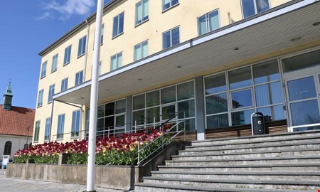 F�rre elever gav m�nga miljoner i plus � just nu