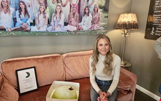 Delade ut �rliga utm�rkelsen � hon blev �rets f�retagare