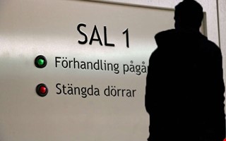 K�rde ut framf�r polisbil � d�ms f�r grovt rattfylleri