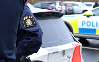 Mopedbil f�rdades f�r fort � polis stoppade f�raren