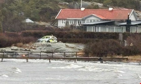 Larm om drunkning � r�ddningstj�nst p� v�g 