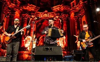 Bandet sl�pper ny platta � 19 �r efter senaste albumet