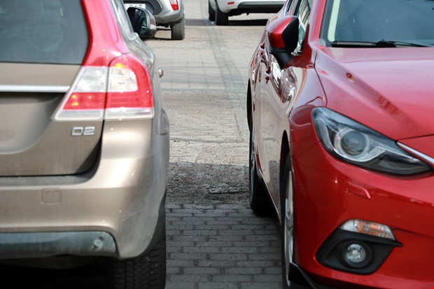 Nekas pengar f�r skada vid parkering � kvinna anm�ler