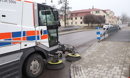 Nu ska 3 000 ton flis sopas bort fr�n Kungsbackas gator