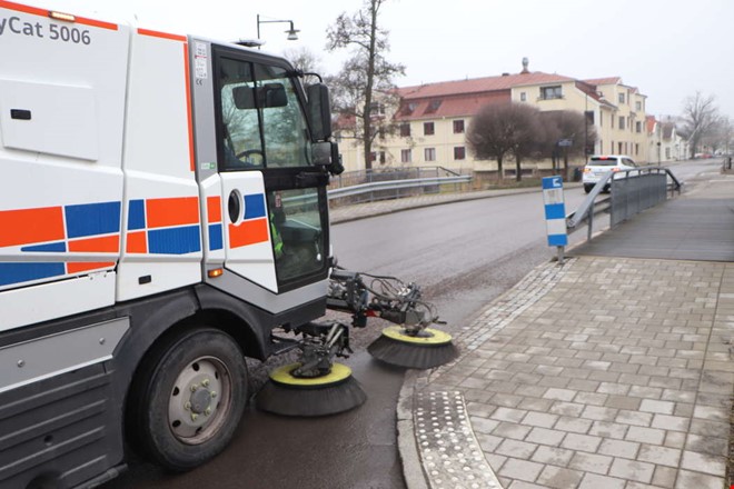 Nu ska 3 000 ton flis sopas bort fr�n Kungsbackas gator