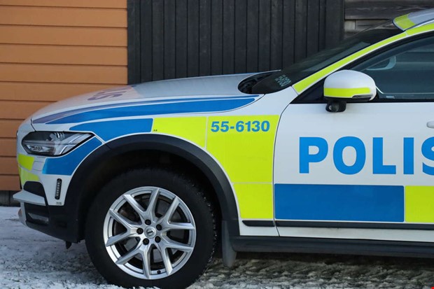 Förare somnade bakom ratten – körde ner i dike Förare somnade bakom ratten – körde ner i dike