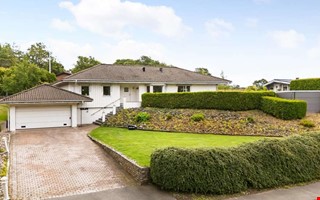 Villa med pool och bastu v�ckte nyfikenhet